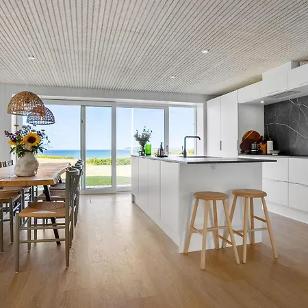 בית נופש 4 Bedroom Cozy In *