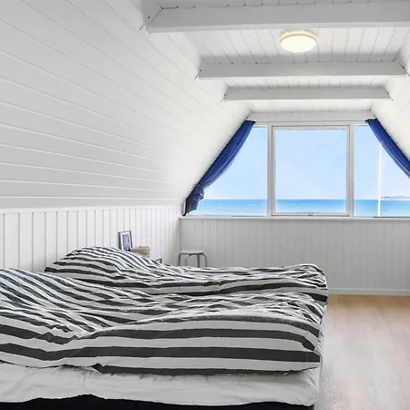 4 Bedroom Cozy In בית נופש Fur
