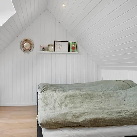 4 Bedroom Cozy In Prázdninový dům